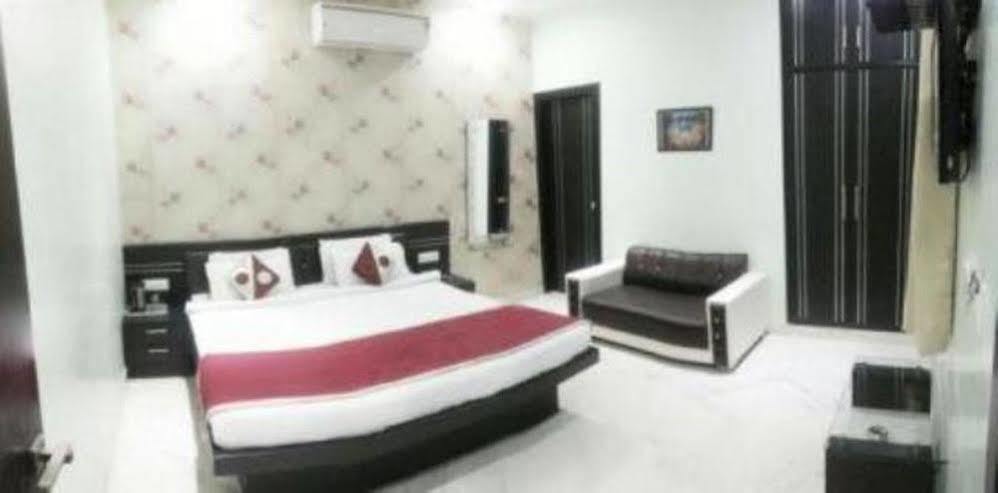 Star Hotel Agra  Extérieur photo
